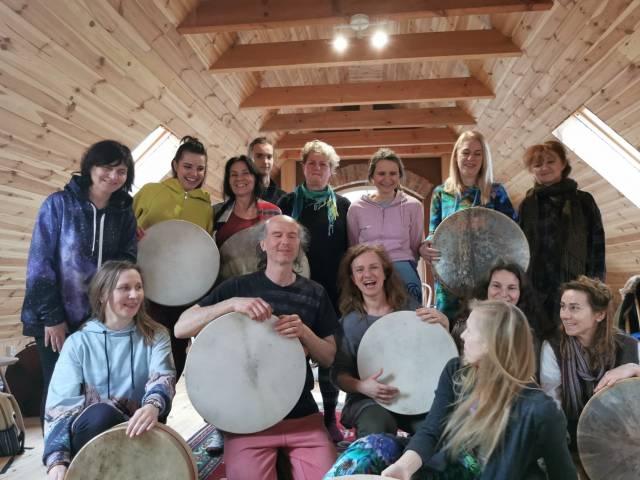 bęben obręczowy, frame drum, bęben ramowy, warsztat gry na bębnach obręczowych, warsztat gry na bębnach ramowych, tamburello, warsztat gry na tamburello, shamanic drum workshops